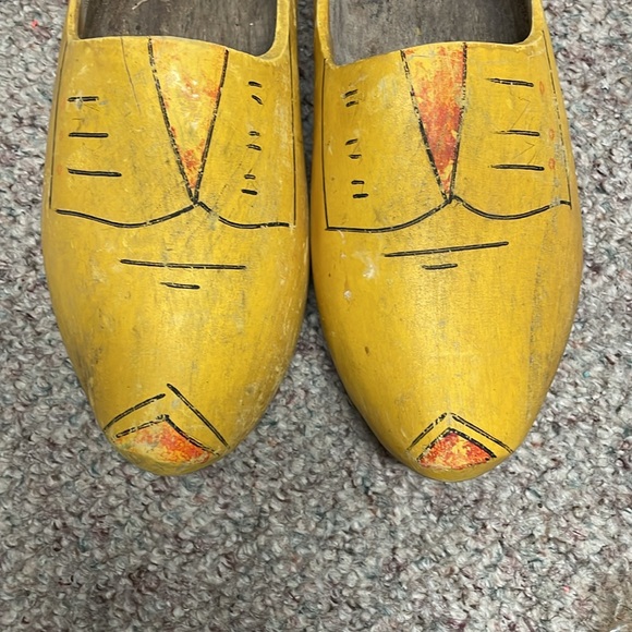 Traditional wood clogs - Picture 3 of 8